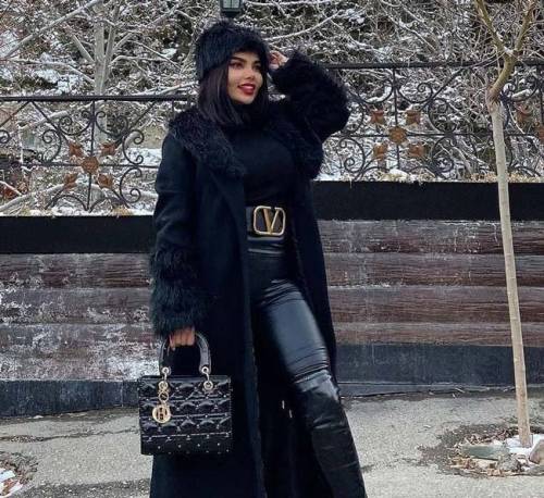 بیوگرافی روژان معصومی مدلینگ و بلاگر زیبای ایرانی + عکس های داغ روژان (18+)