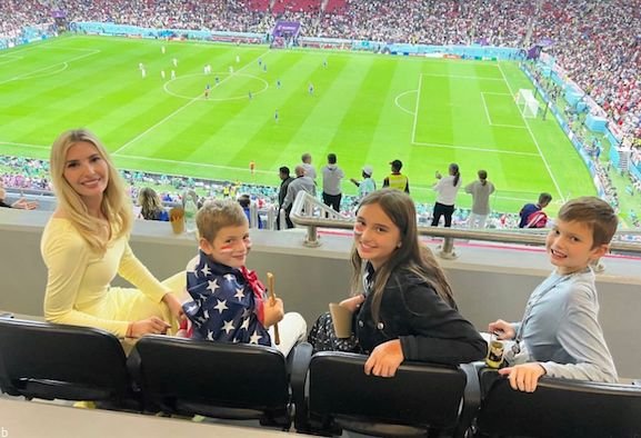 حضور ایوانکا ترامپ و خانوادش در بازی ایران و آمریکا سه‌ شنبه 8 آذر 2022